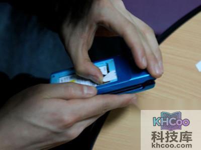 SIM顺利插入卡槽