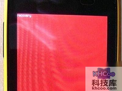 继续按住音量“ ”键不放