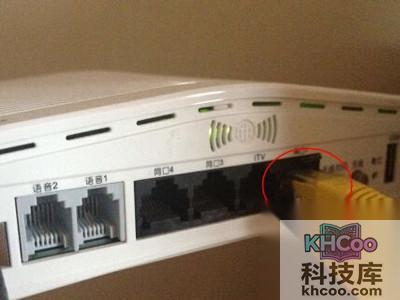 2、 网线另一端接入电脑网口