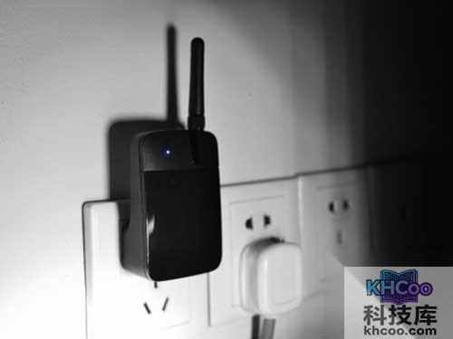 将极卫星在极路由周围0.5米的距离内接通电源