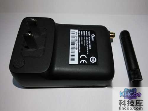 打开小巧的包装盒