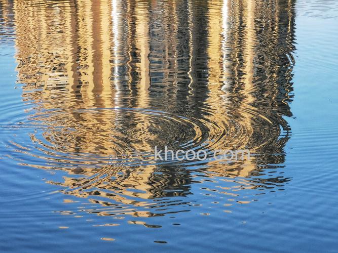 PS制作逼真的水面倒影效果图